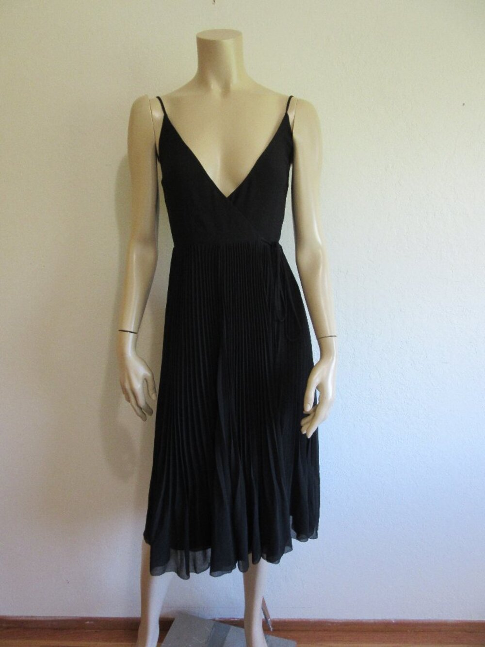 WILFRED Beaune Black XXS Wrap Pleated Skirt Spaghetti Straps Midi Dress